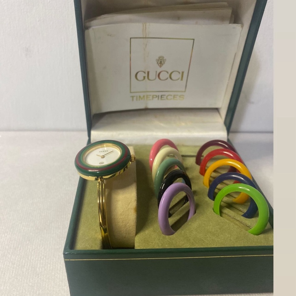 Gucci Gold and Green Watch with Interchangeable Bezels
@2ndhandloveluxury